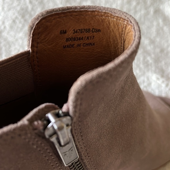 FRYE Danica Chelsea Peep Toe Heeled Suede Booties Size 6 - Picture 3 of 16